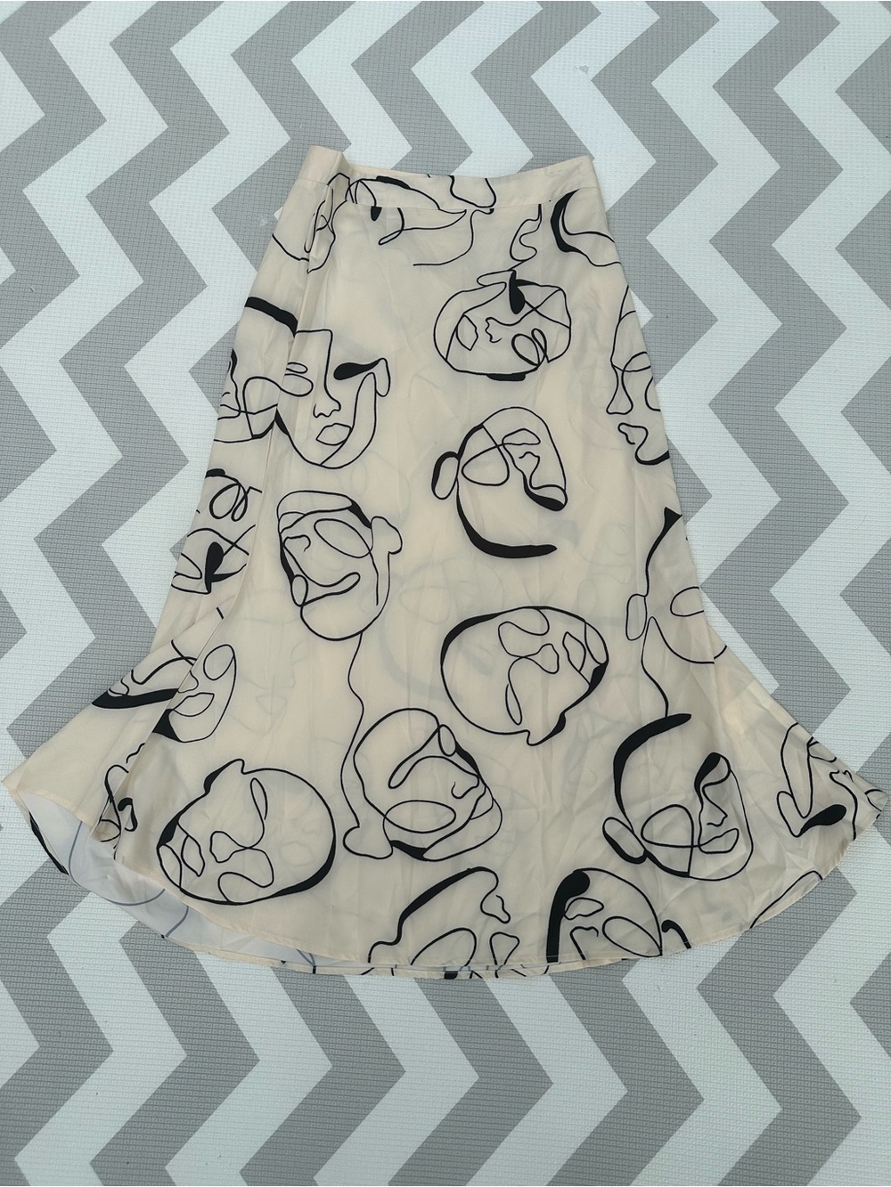 Abstract Line-Print Cream Midi Skirt